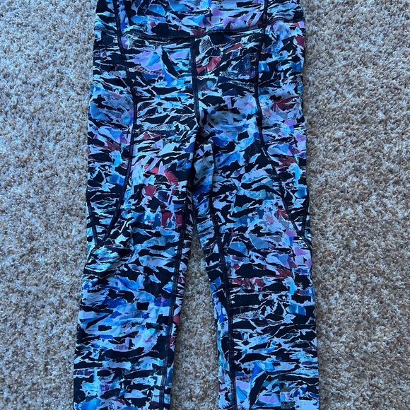Lululemon Leggings Size 4 Blue Black Crop Break Free Nulux Culture Clash W6AJQS - Picture 2 of 4